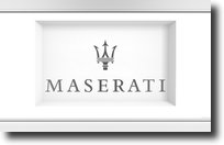 Logo marque voiture sportive Maserati au milieu de l'image sur fond blanc. 